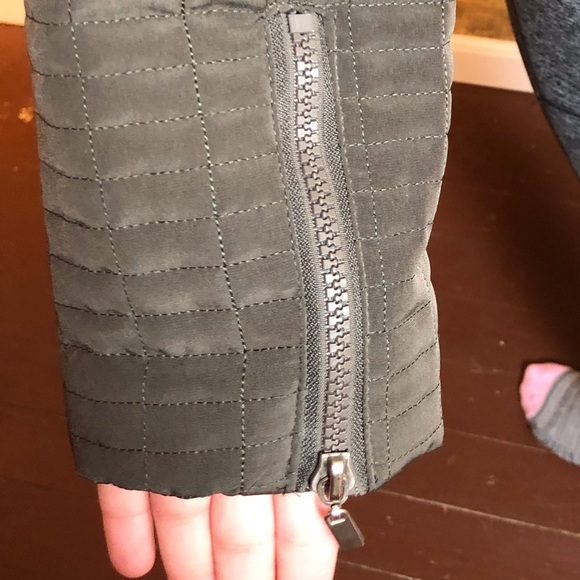 Regent Park, lightweight puffer jacket, EUC - Picture 5 of 8